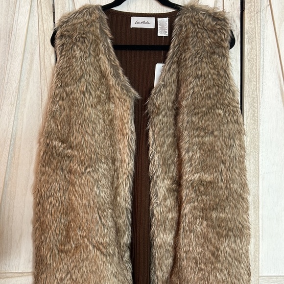 New with tags Faux Fur Sweater Vest - Picture 2 of 7